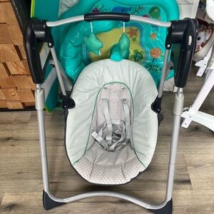 Graco Slim Spaces Compact Baby Swing.